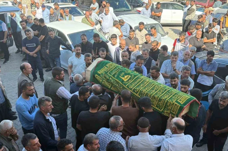 Diyarbakır’daki kuyu faciasında hayatını kaybeden 4 kişi defnedildi 