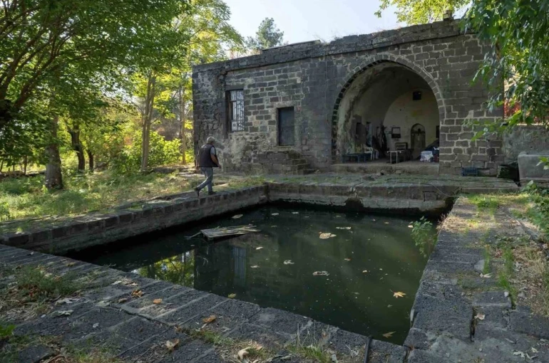 Diyarbakır’ın köşkleri sanatçılar tarafından fotoğraflanarak kayıt altına alındı 
