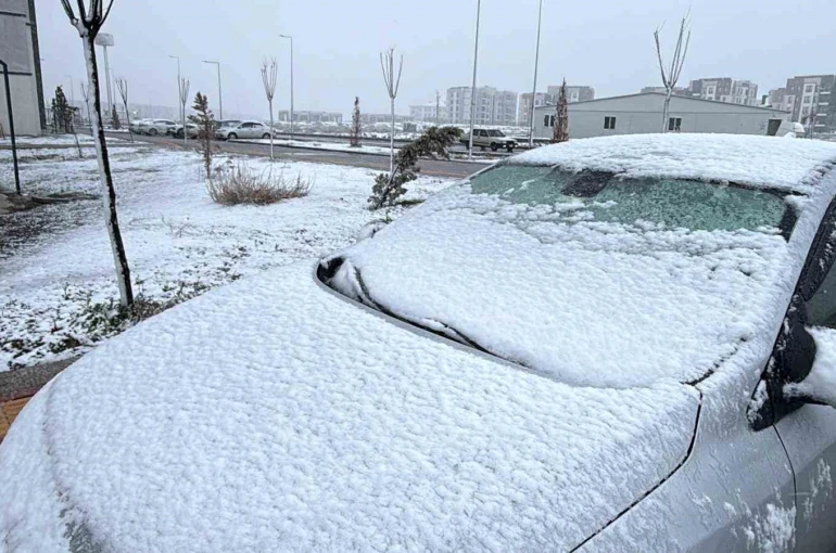 Diyarbakır’ın yüksek kesimlerinde kar yağışı 