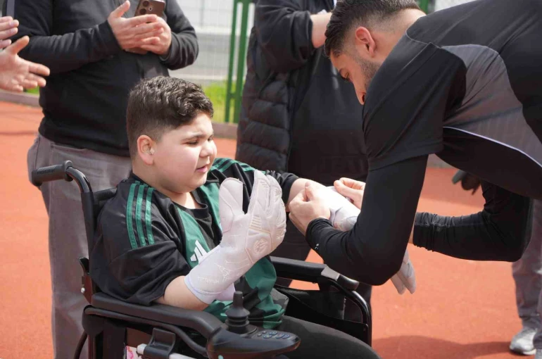 DMD hastası Eray’ın Kocaelispor antrenmanı heyecanı 