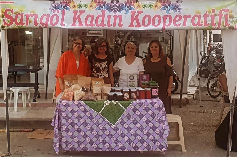 Doğal ürünleriyle festivale renk kattılar