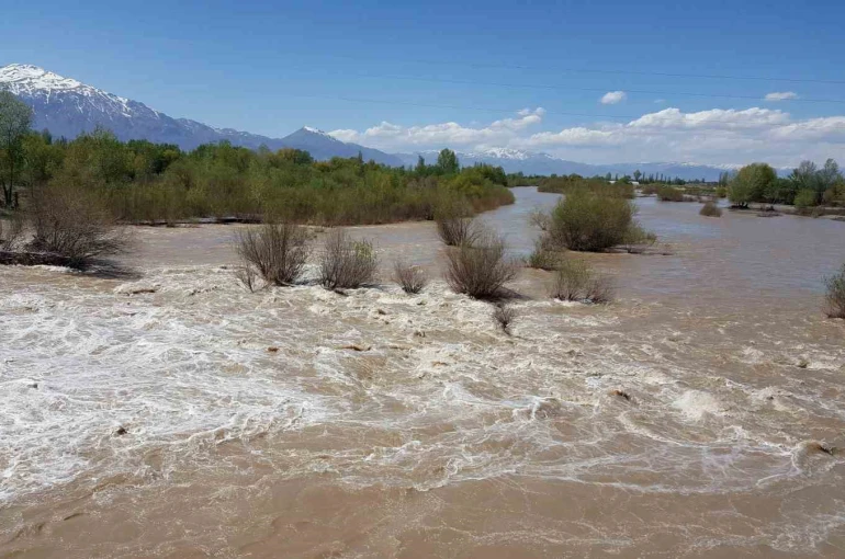 Doğu’da kar suları nehirleri coşturdu, barajlar doldu 