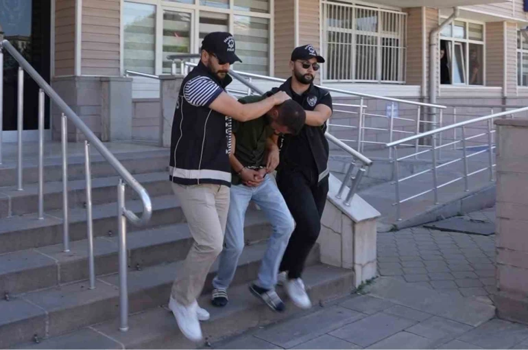 Doktorların e-imzasını kullanarak yeşil reçete ilacı yazan hastane personeli tutuklandı 