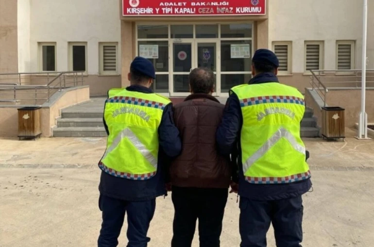 Dolandırıcılıktan aranan şahıs, uygulama noktasında yakalandı 