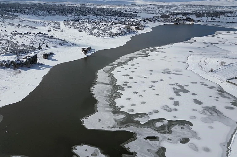 Donan Emre Gölü görüntüsüyle kartpostalları aratmadı 