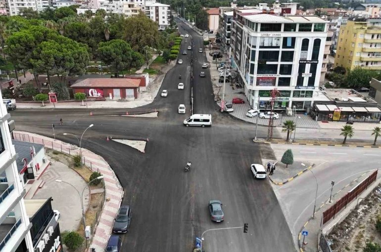 Dörtyol’da asfalt seferberliği hız kesmeden sürüyor 