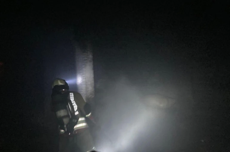 Dörtyol’da metruk bina yangını 