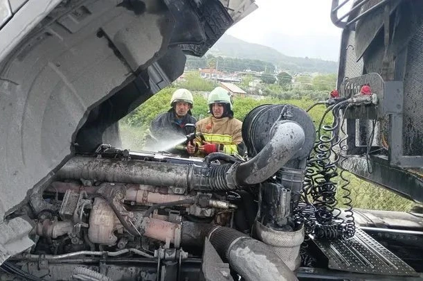 Dörtyol’da tırın motorunda yangın çıktı 