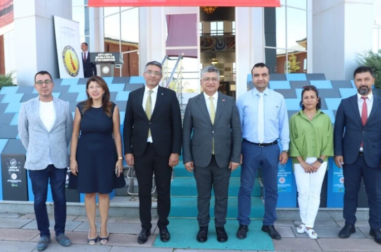 DPÜ’de sıfır atık kutuları teslim töreni düzenlendi 