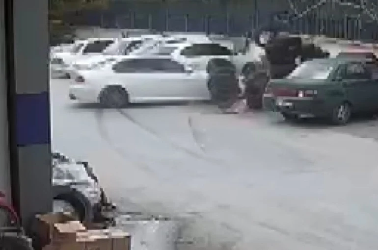 Drift atan, hızlı gelen kaza yapıyor