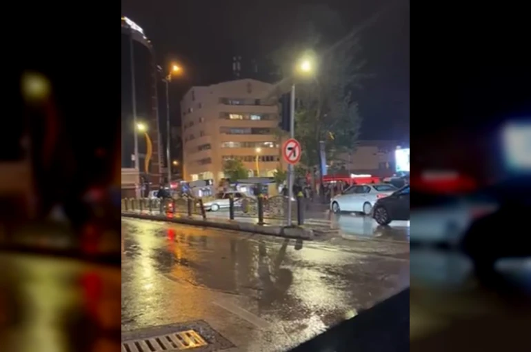 Drift atan sürücü zincirleme kazaya neden oldu, o anlar kamerada 
