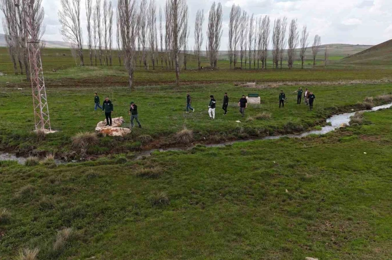 DSİ heyeti Topraksu Göleti Sulaması sahasında incelemelerde bulundu 