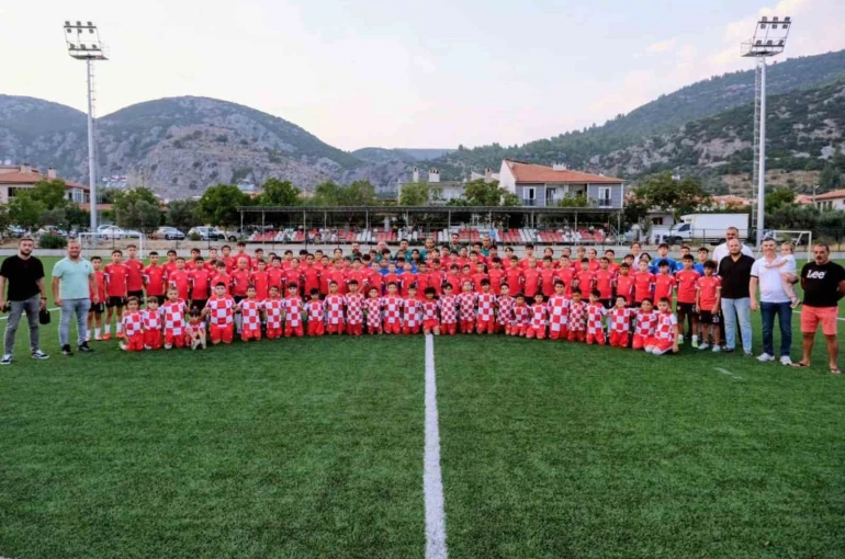 Düğerek Mahallesi kulübüne sahip çıktı