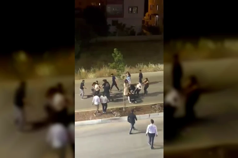 Düğün konvoyunda tekmeli, yumruklu kavga 