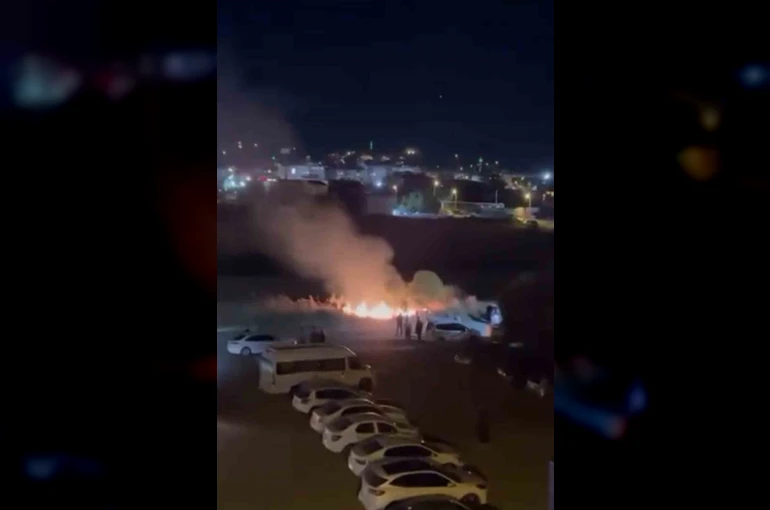 Düğünde atılan havai fişek yangın çıkardı