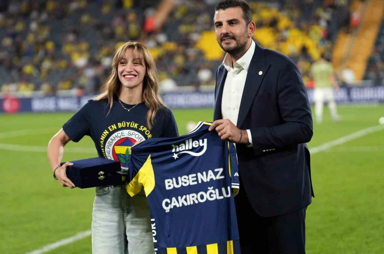 Dünya Boks Şampiyonası’ndan madalya ile dönen boksörlere plaket 