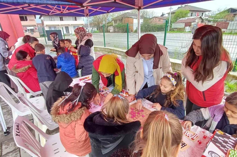 Dünya Romanlar Günü’nde gençlerden anlamlı buluşma 