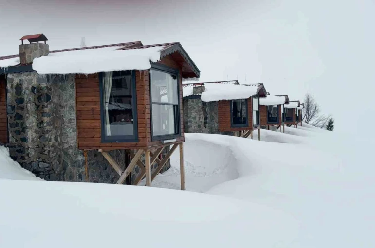 Dünyaca ünlü Handüzü Yaylası’nda kar etkisini sürdürüyor 