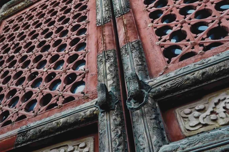 Dünyanın kapıları Bursa’daki hastanenin koridoruna açıldı 