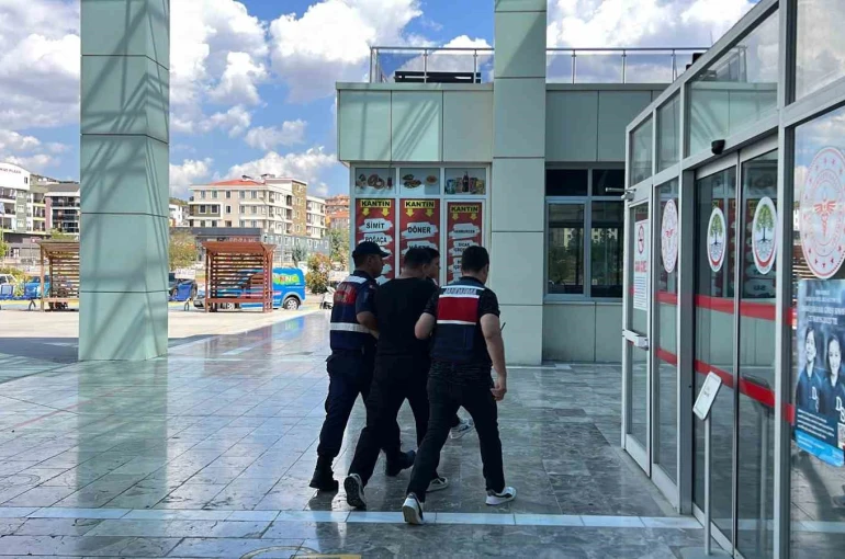 Durduramadığı aracın arkasından ateş edip sürücüyü vuran şüpheli tutuklandı