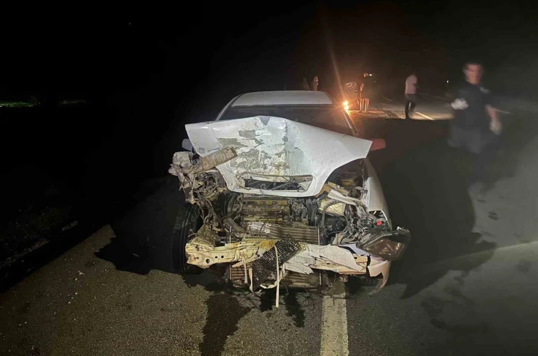 Dursunbey’de traktör ile otomobil kaza yaptı: 1 yaralı