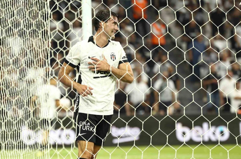 Dusan Vlahovic ilk kez Beşiktaş formasını giydi 