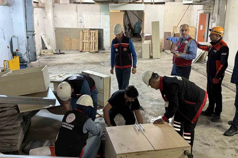 Düzce Atatürk Devlet Hastanesi’nde deprem tatbikatı gerçeği aratmadı 