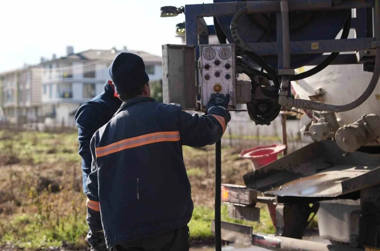 Düzce Belediyesi menfez ve mazgalları temizledi 