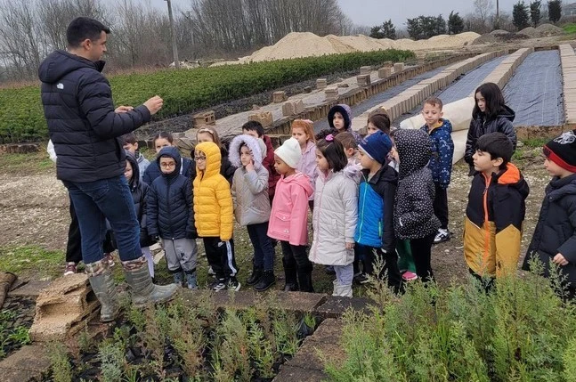 Düzce’ de minik eller büyük ormanlar oluşturmak için çalıştı 