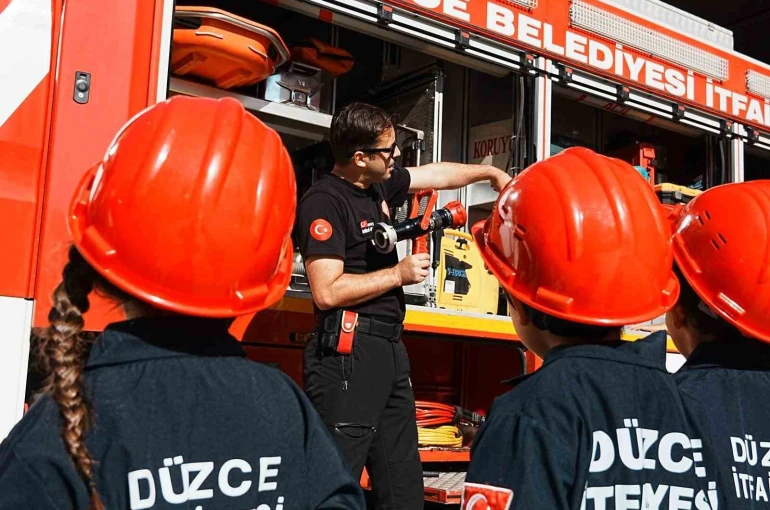 Düzce itfaiyesi 744 öğrenciyi ağırladı 