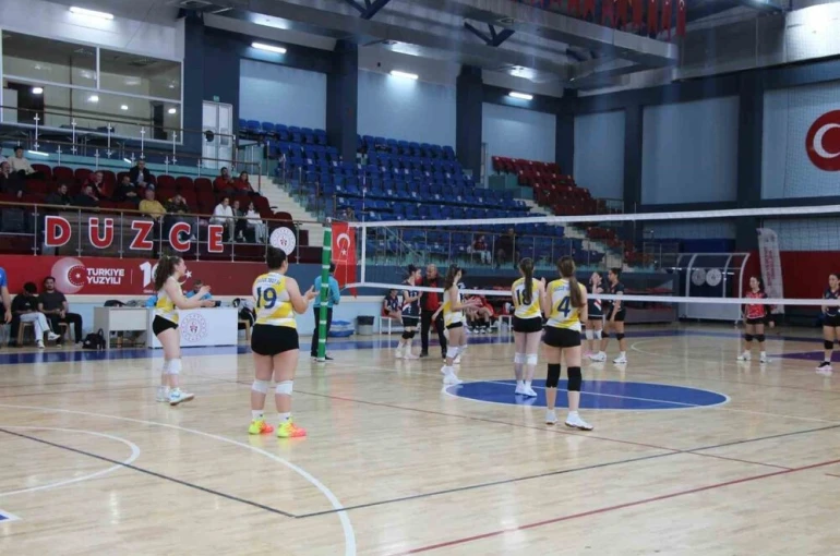 Düzce küçük kızlar voleybol müsabakaları başladı 