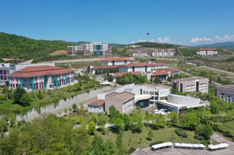 Düzce Üniversitesi mühendislikte birinci oldu 