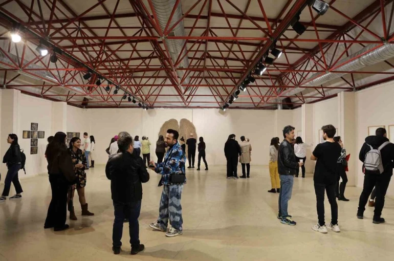 Düzce Üniversitesinde "İçinde Bir Şey" sergisi açıldı 