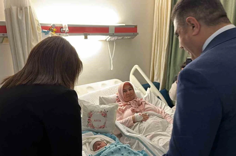 Düzce’de 2025 yılının son bebeği ve yeni yılın ilk bebeği aileleri heyecanlandırdı 