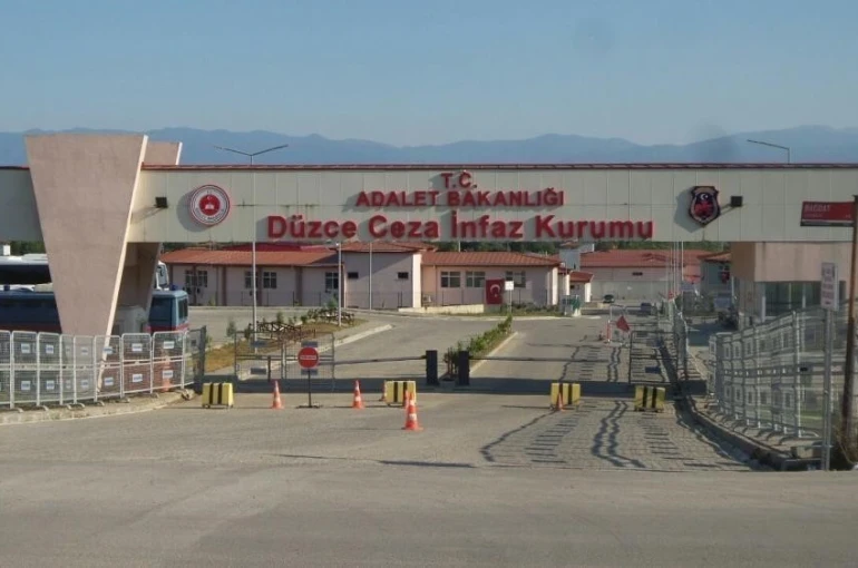 Düzce’de çeşitli suçlardan aranan 3 bin 703 kişi yakalandı 