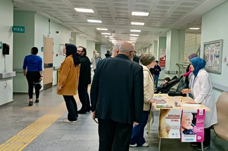 Düzce’de Kanser Haftası’nda farkındalık standı kuruldu