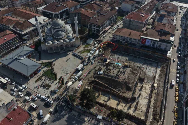 Düzce’de kent meydanının temeli atıldı 