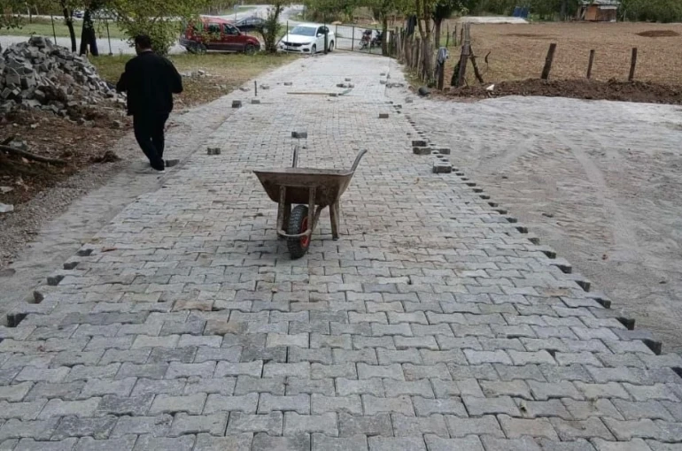 Düzce’de köy iç yollarda kış öncesi son çalışmalar yapılıyor 