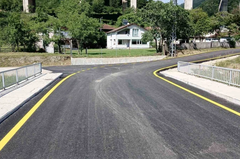 Düzce’de köylerde yol çizgi çalışmaları tamamlanıyor 