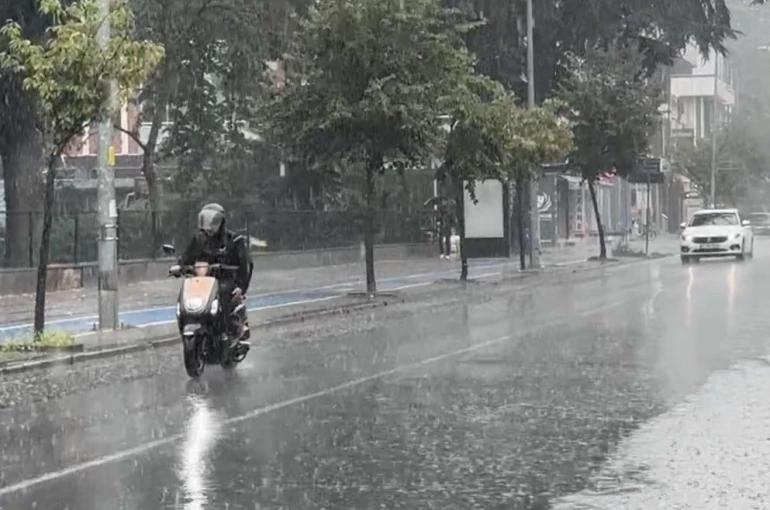 Düzce’de kuvvetli yağmur etkili oldu