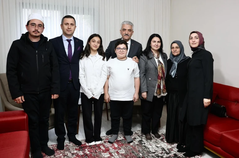 Düzce’de şehit ailesine anlamlı ziyaret 