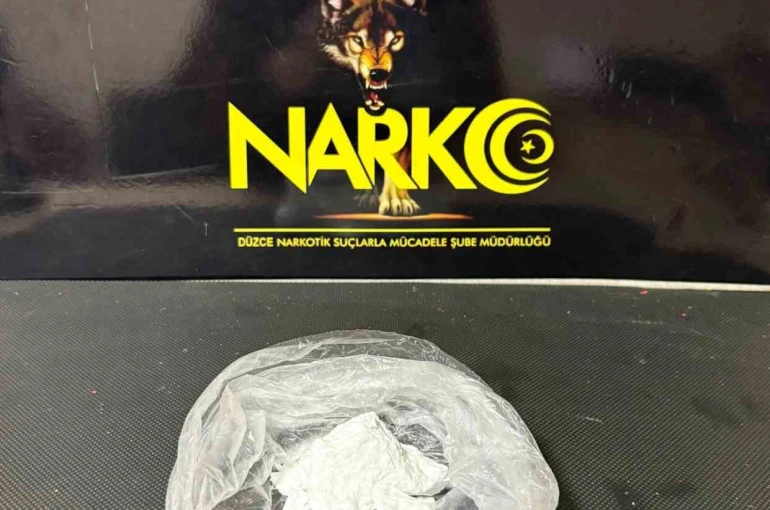 Düzce’de zehir tacirleri suçüstü yakalandı