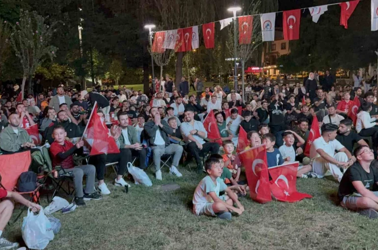Düzceliler, İspanya maçı için tek yürek oldu 