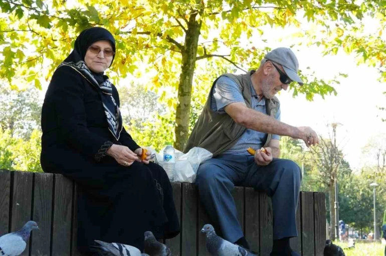 Düzceliler yazdan kalma günlerin tadını çıkarıyor 