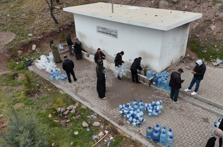 (Düzeltme) Ankara’daki su kesintisine vatandaştan tepki "Hıdırlıktepe’ye 2 milyar 200 milyona kule dikeceklerine pompalarının arızalarını yaptırsalardı" 