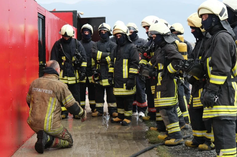 EBYÜ Üzümlü MYO öğrencilerine uygulamalı temel itfaiyecilik eğitimi 
