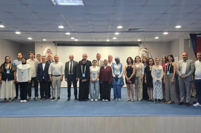 EBYÜ’de Türkçe Yaz Okulu öğrencilerine sertifikaları verildi 