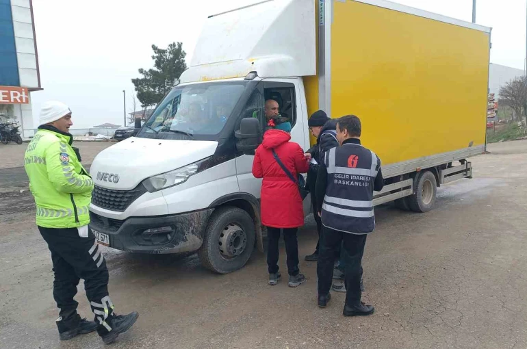 Edirne vergi dairesi ekiplerinden fatura ve irsaliye kontrolü 