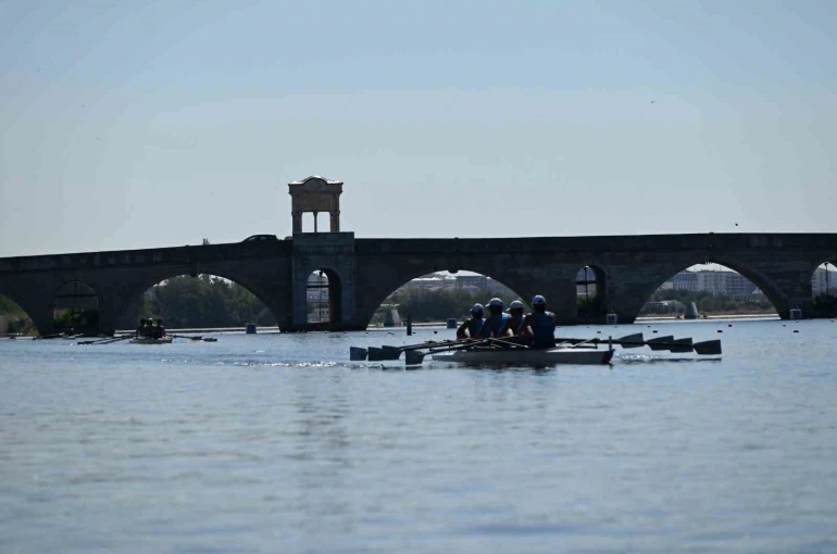 Edirne Yeşilay Gençler Türkiye Kürek Şampiyonası’na ev sahipliği yaptı 