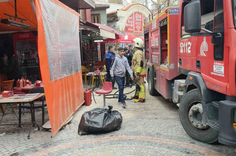 Edirne’de ahşap binada korkutan baca yangını